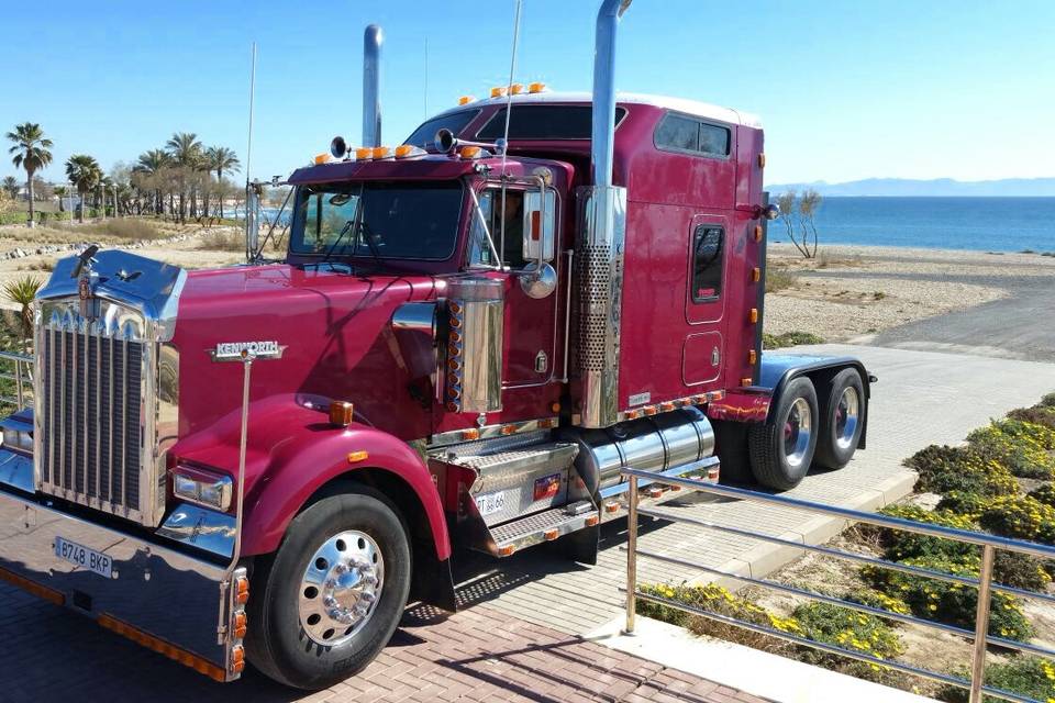 El kenworth en la playa