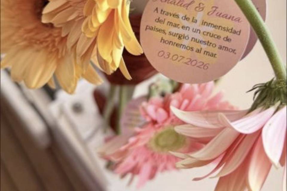 Decoración floral y papelería