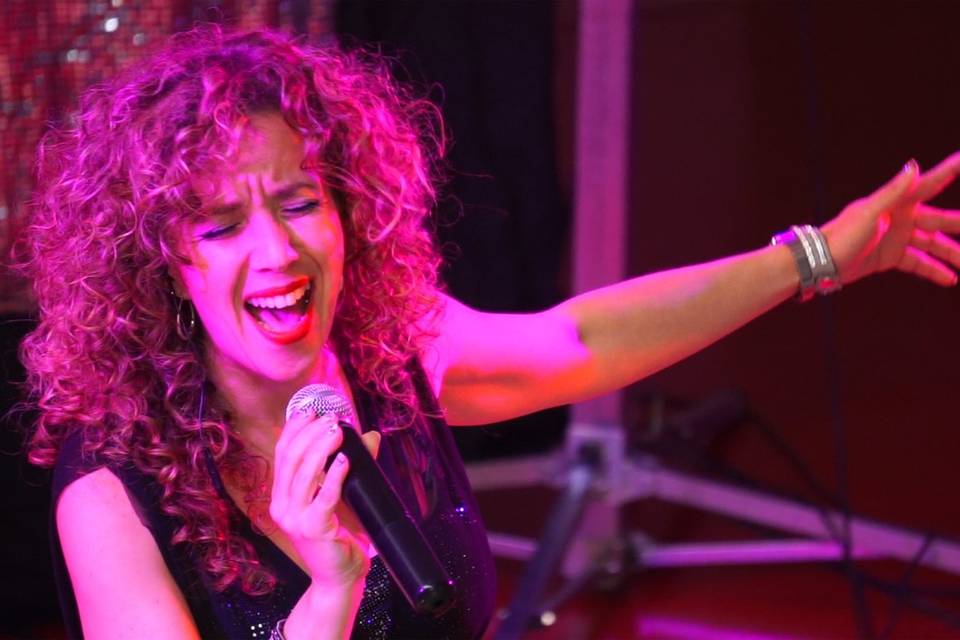 Cris, cantante