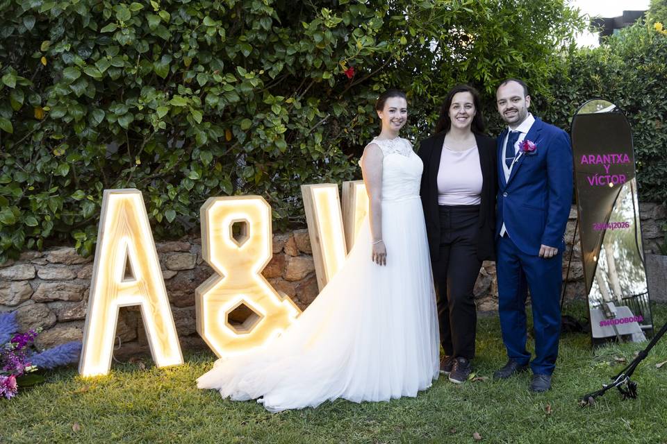 A&V