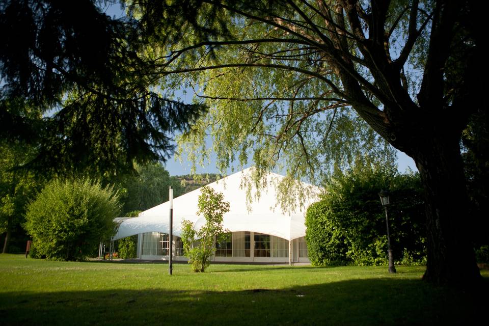 Salón en los jardines