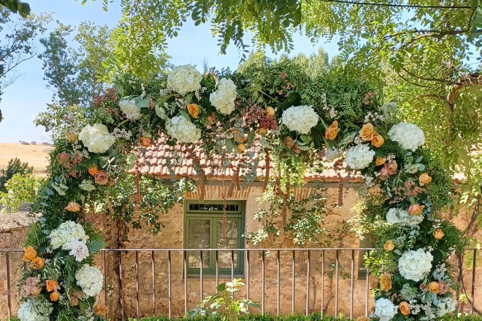 Arco floral boda Polina y José