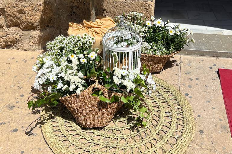 Decoración de puerta de iglesia