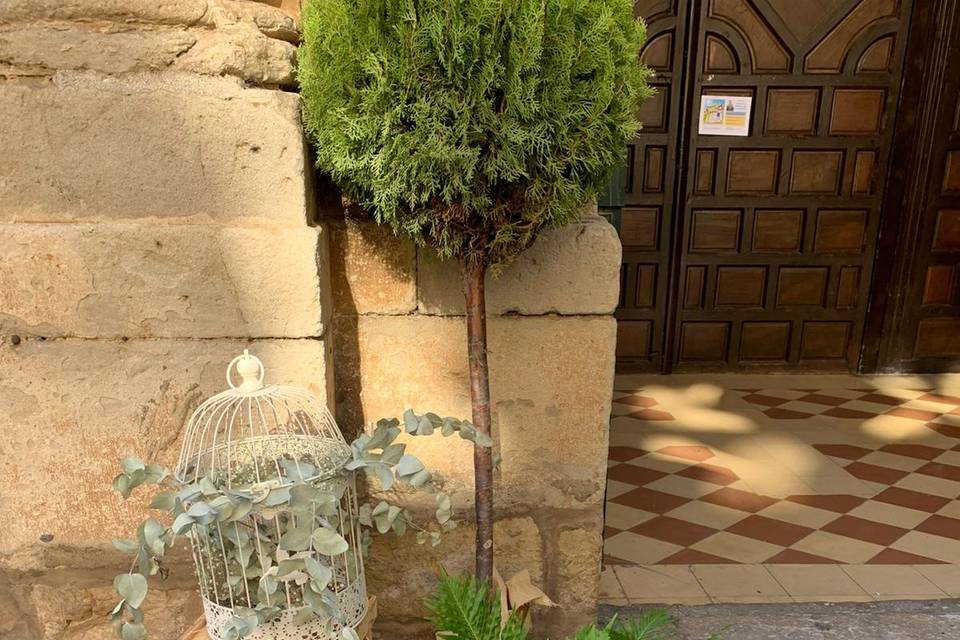 Decoración de puerta de iglesia