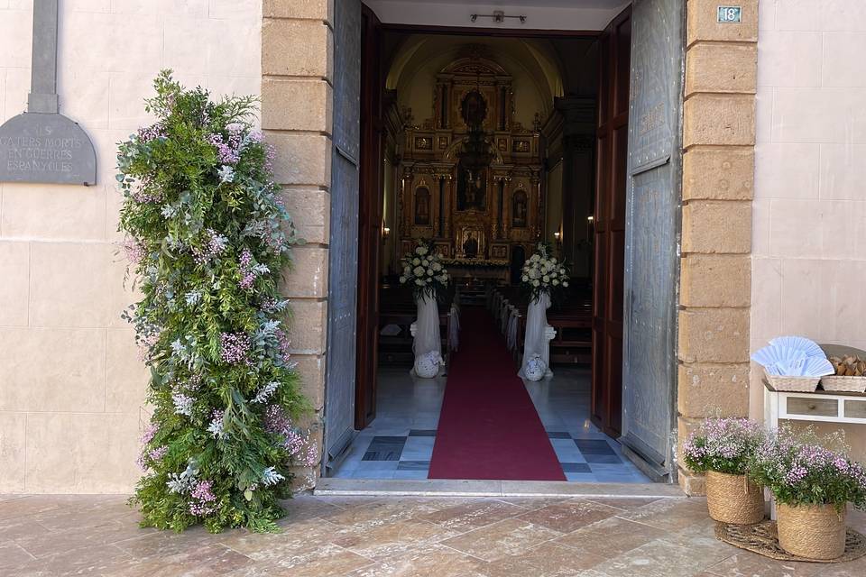 Entrada a la iglesia