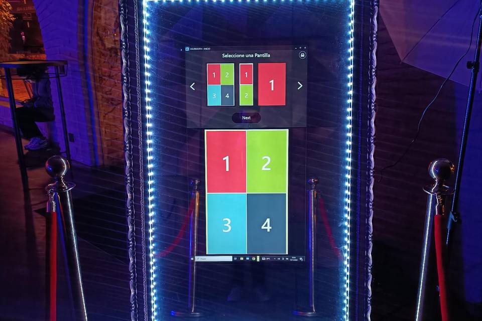 Mirror booth