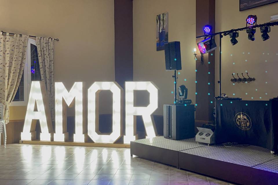 Letras Amor y equipo de sonido