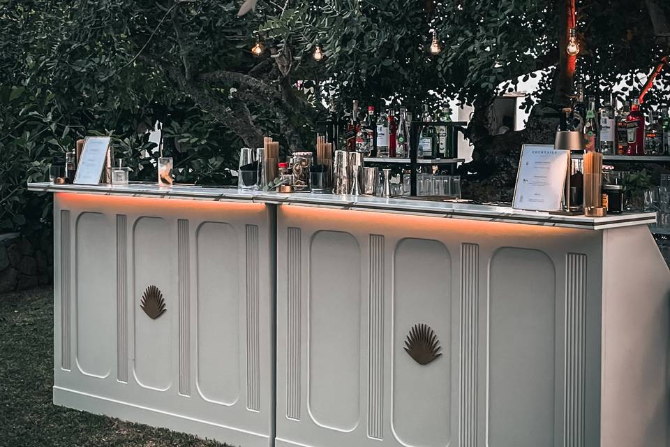 White bar doble