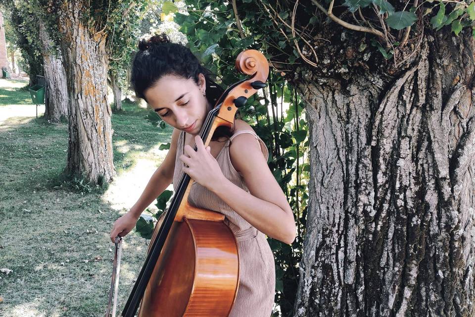 Zoe - cellista del grupo