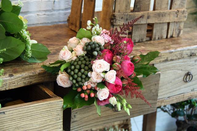 Ramo de novia con rosas mini,