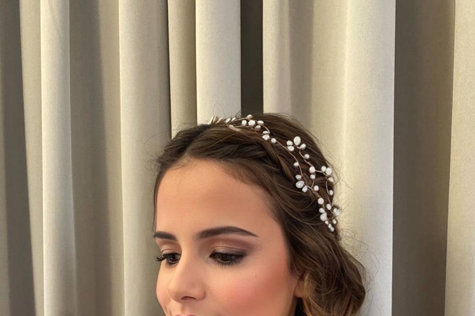 Maquillaje y recogido