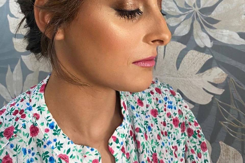 Maquillaje y recogido