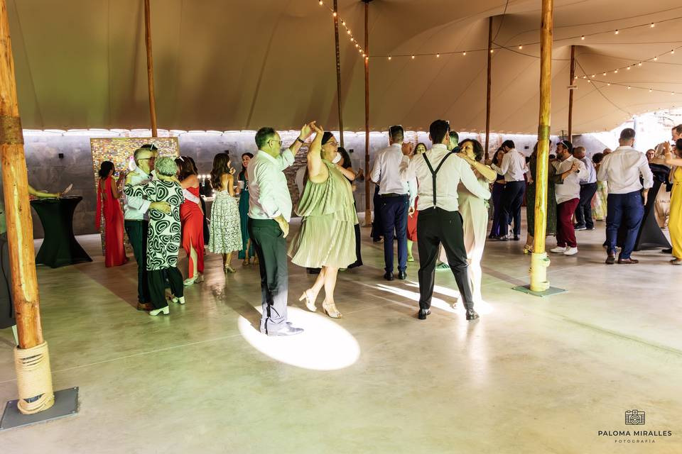 fiesta en la carpa