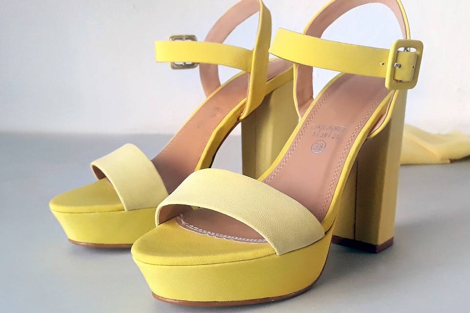 Forrado de zapato amarillo limón