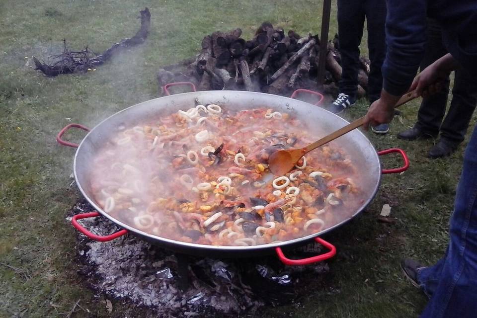 Paella en el campo