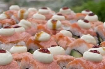 Rolls de salmón noruego