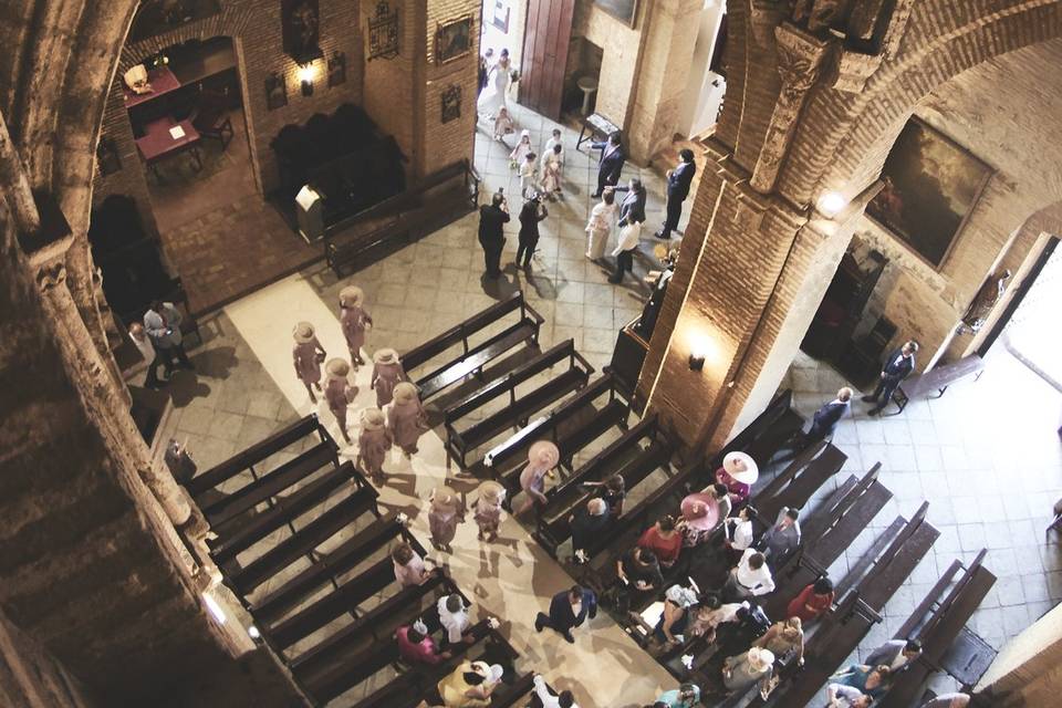 Novia llegando a la iglesia