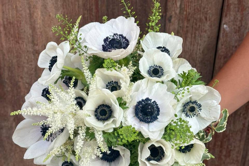 Ramo de novia con anemonas