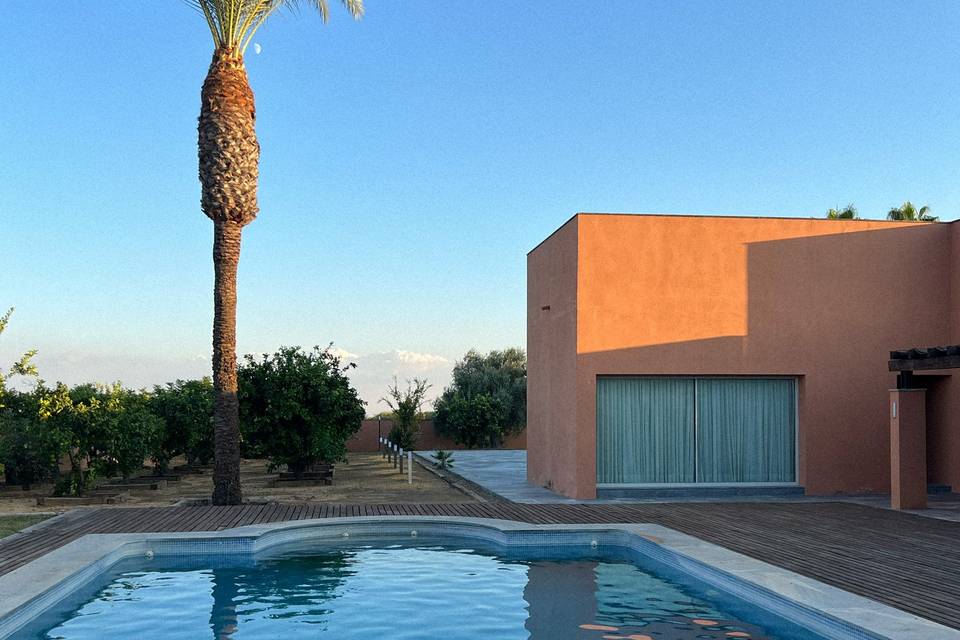 Piscina y Jardines