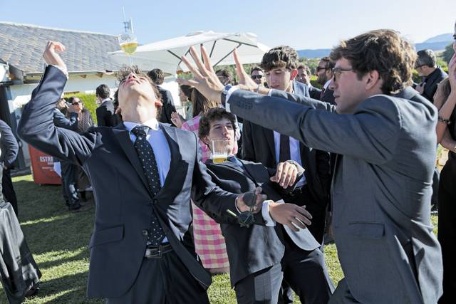 Familiares calentando