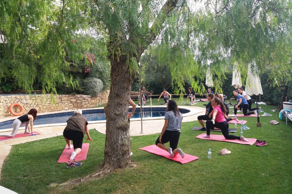 Yoga en la piscina