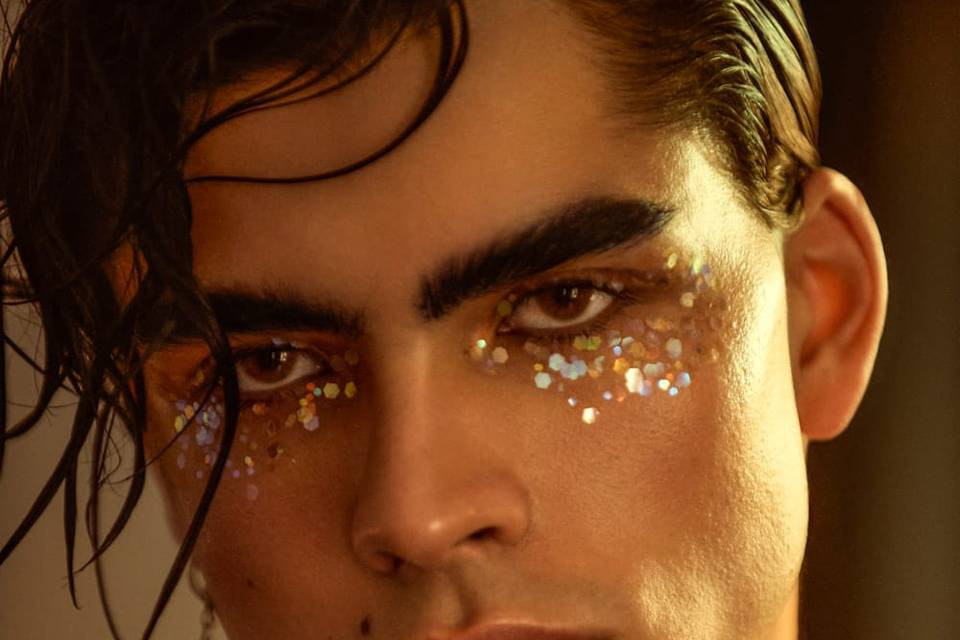 Maquillaje y peinado artístico