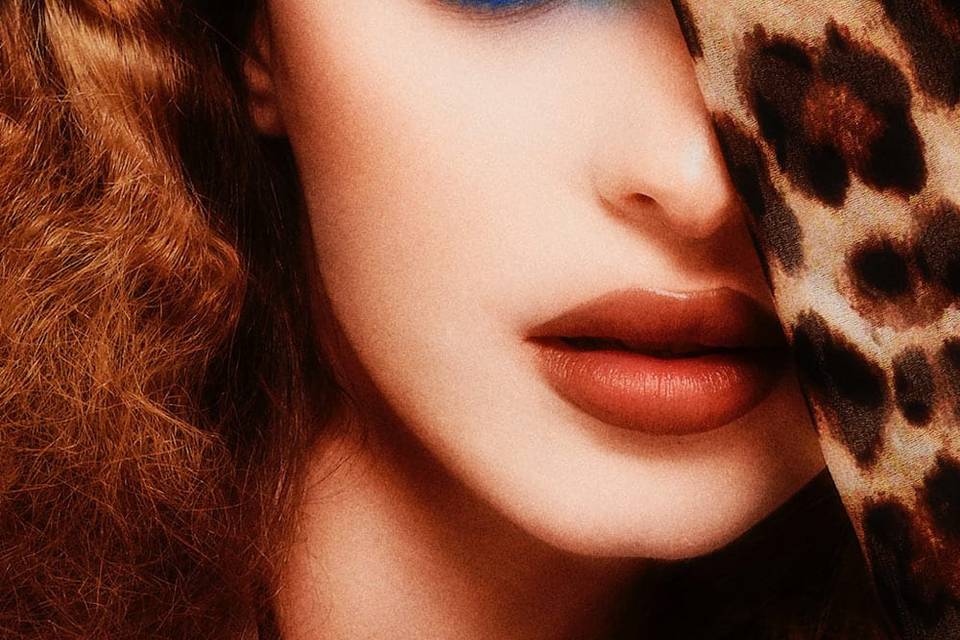 Maquillaje y peinado artístico
