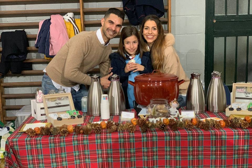 Chocolatada en Colegio Inmac.Niña