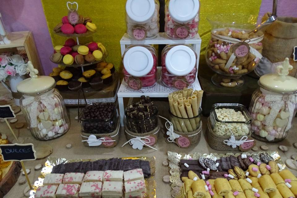 Mesa de dulces y golosinas