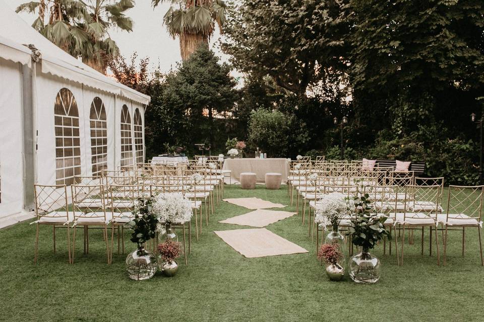 Ceremonia civil en el jardín