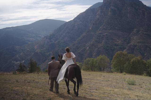 Horse riding wedding