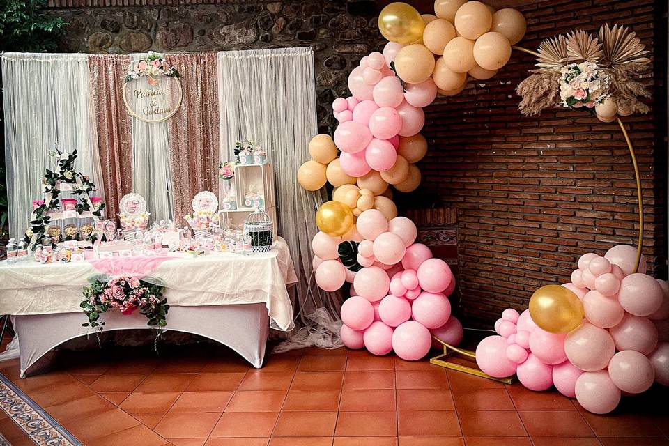 Mesa y globos para bodas
