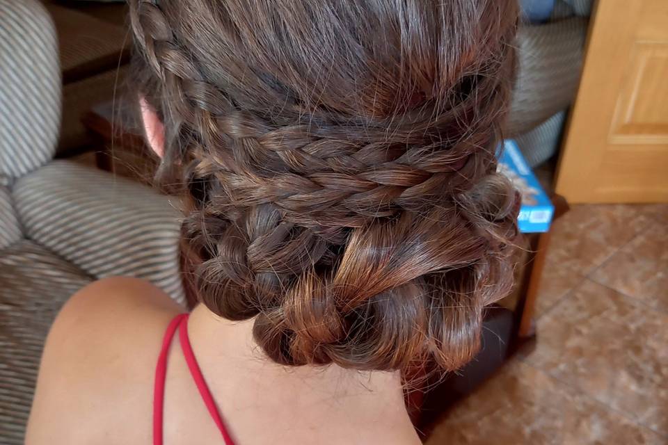 Recogido bajo con trenza