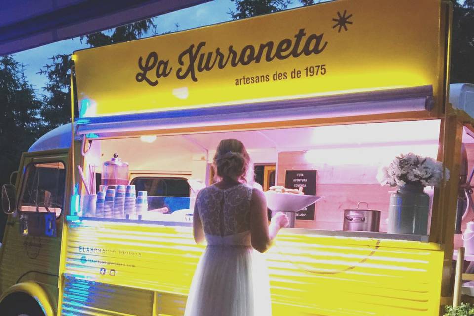 La novia esperando sus churros