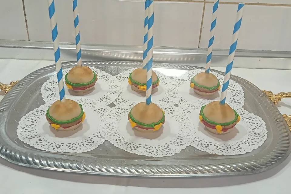Cake pops de hamburguesas