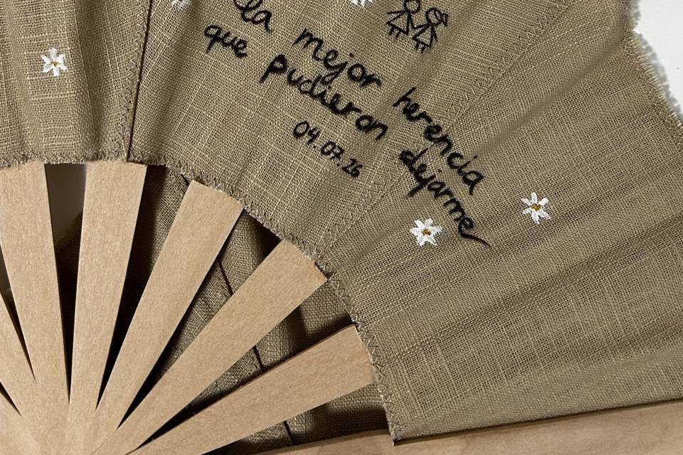 Abanico pintado a mano