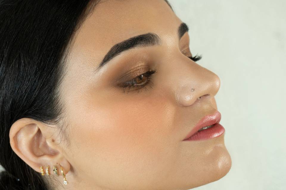 Recogido y maquillaje de novio