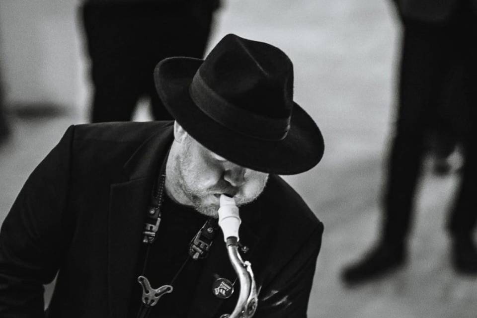 Play Sax