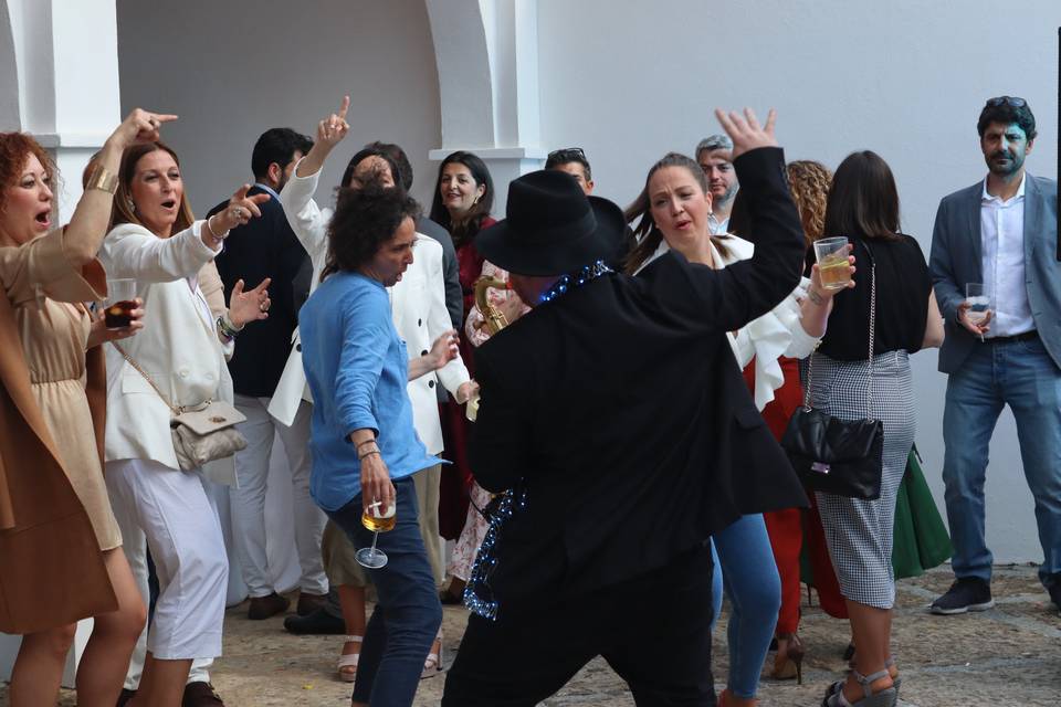 Animando la fiesta