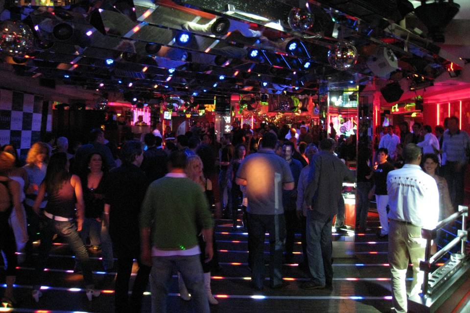 Fiesta en discoteca