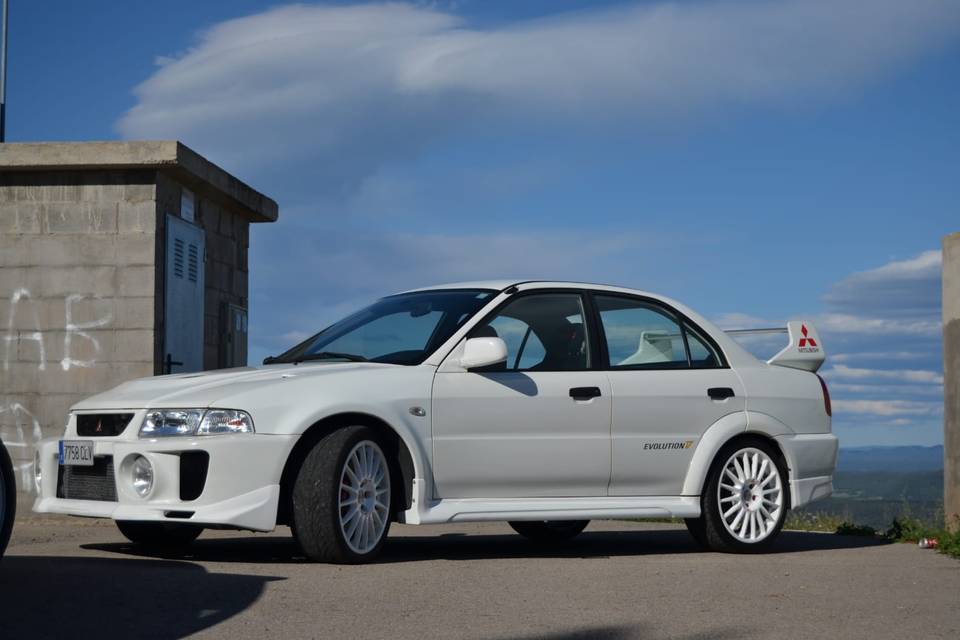 Mitsubishi lancer evo v rs