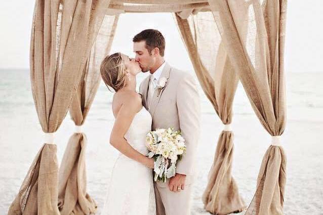 Novios frente al mar