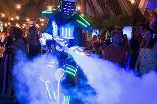 Saturnalia Show - Hora loca y Robots Led