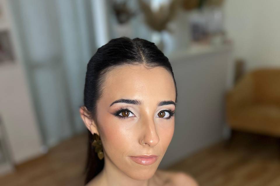 Peinado y maquillaje