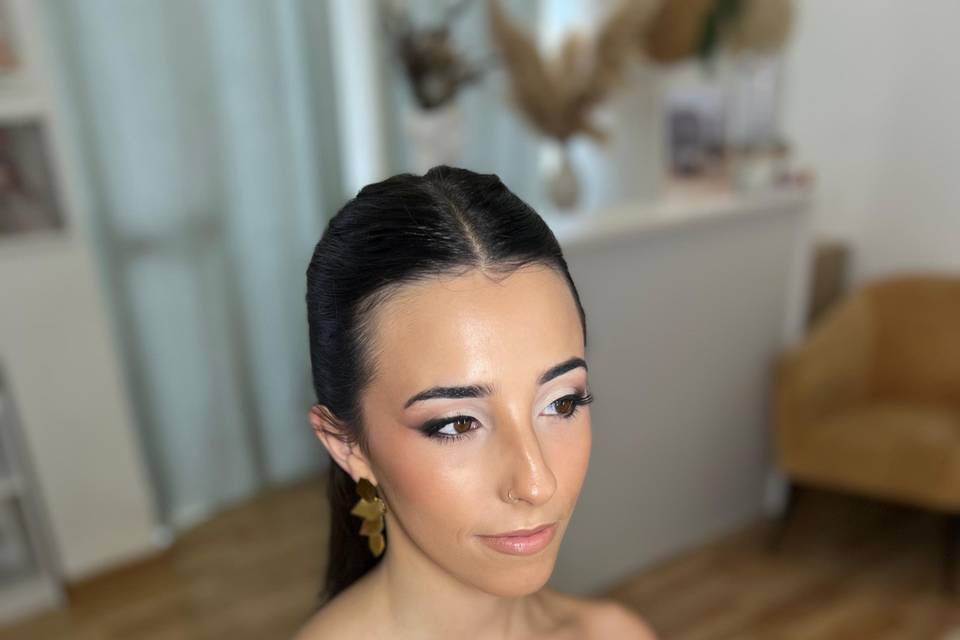 Peinado y maquillaje