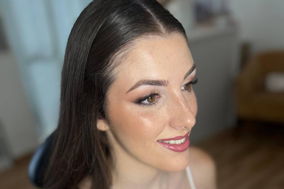 Peinado y maquillaje