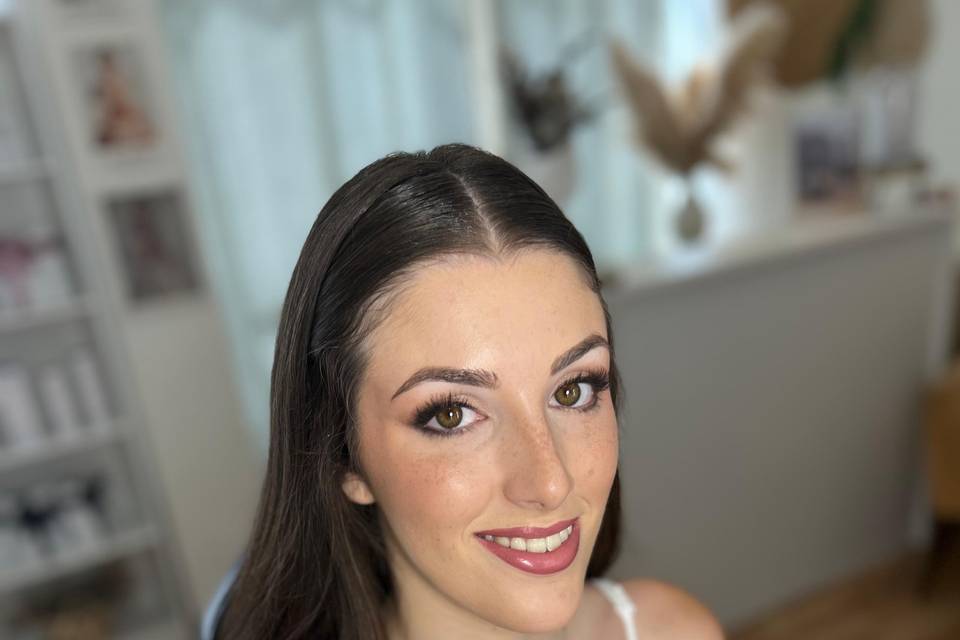 Peinado y maquillaje