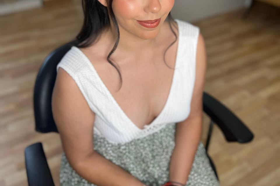 Peinado y maquillaje