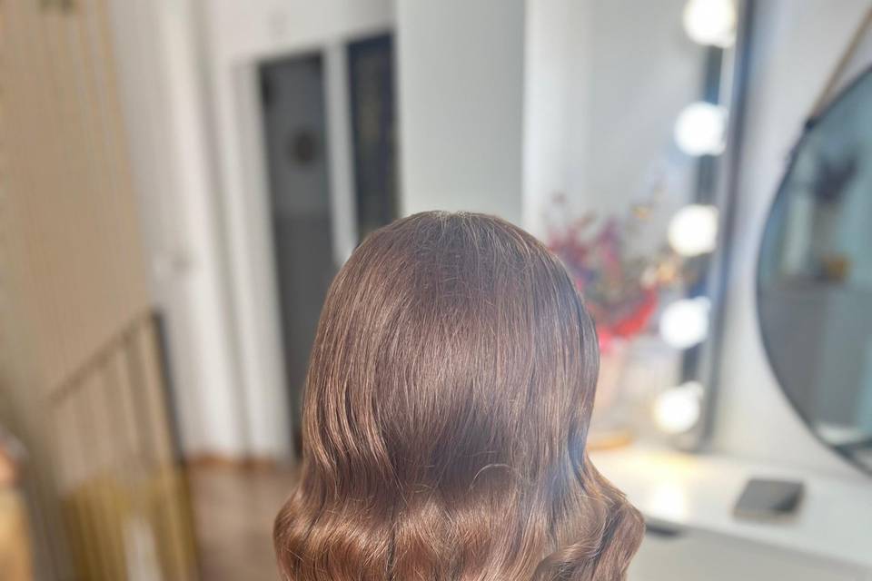 Peinado y maquillaje