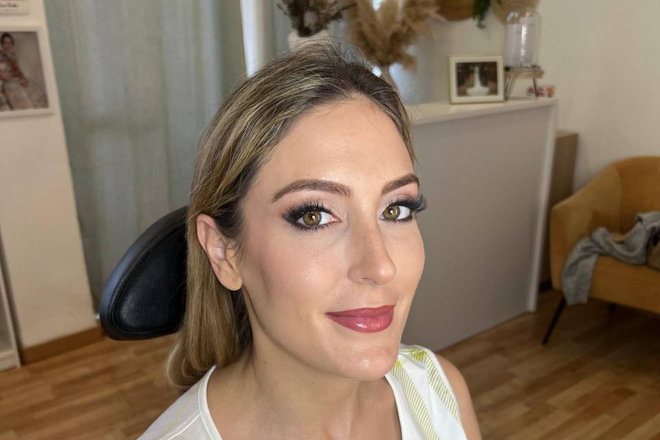 Peinado y maquillaje